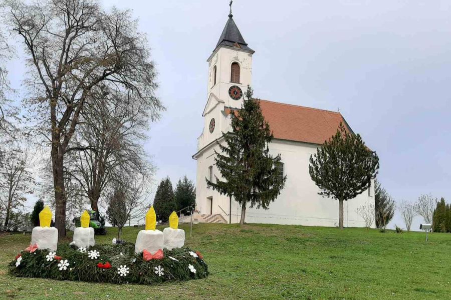 U Općini Levanjska Varoš postavljen prigodan adventski vijenac